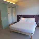 Palm Garavan فندق مينتون