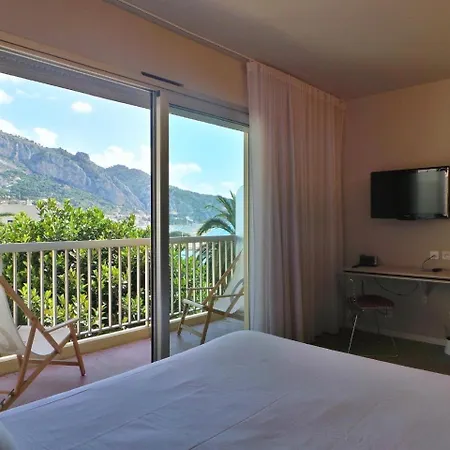 Palm Garavan Hotell 3*